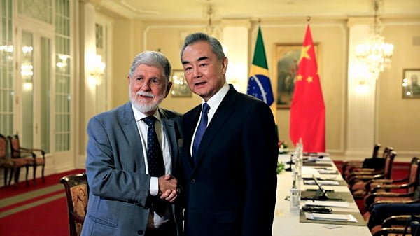 china-e-brasil-debatem-levar-relacoes-bilaterais-a-novo-patamar