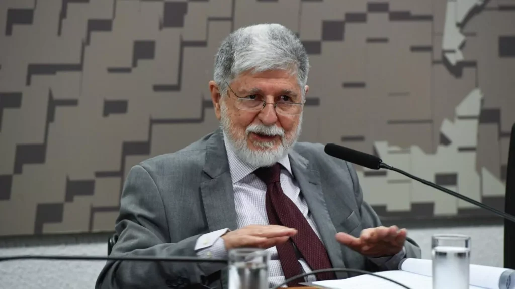amorim-diz-que-brasil-busca-‘maior-sinergia-com-a-china’,-mas-‘nao-deve-aderir’-ao-cinturao-e-rota