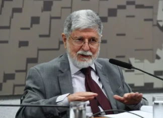 amorim-diz-que-brasil-busca-‘maior-sinergia-com-a-china’,-mas-‘nao-deve-aderir’-ao-cinturao-e-rota