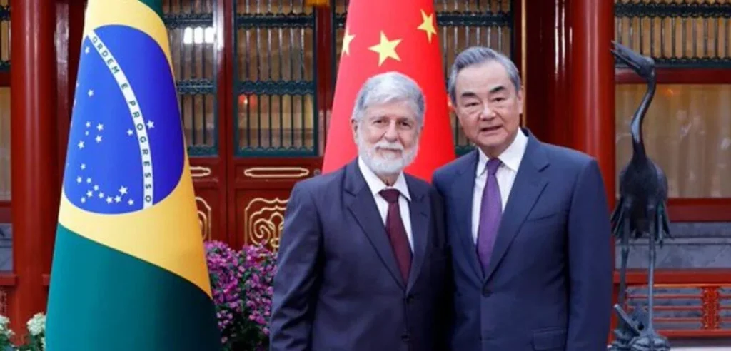 em-conversa-por-telefone,-celso-amorim-e-wang-yi-reafirmam-plano-de-paz-para-a-ucrania