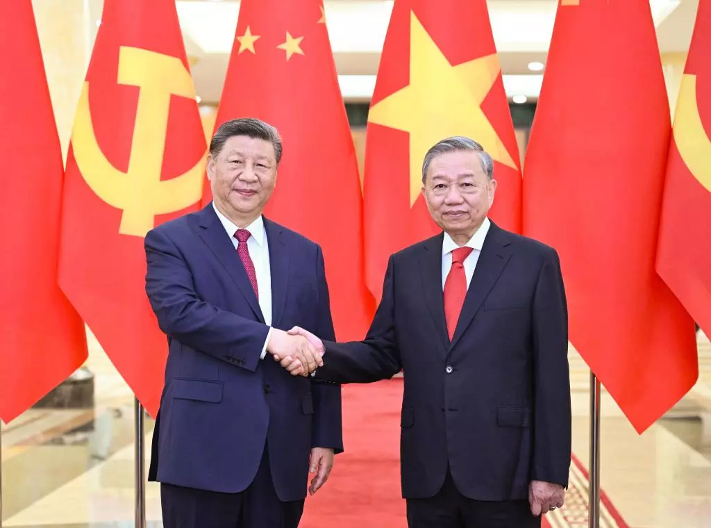 xi-jinping-assina-acordos-com-vietna-em-comercio-e-defesa-maritima