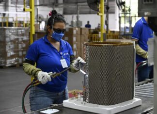 com-tecnologia-chinesa,-zona-franca-de-manaus-vive-auge-e-impulsiona-economia-verde-brasileira