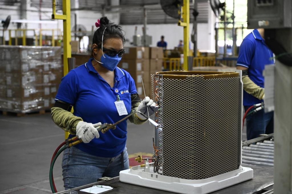 com-tecnologia-chinesa,-zona-franca-de-manaus-vive-auge-e-impulsiona-economia-verde-brasileira