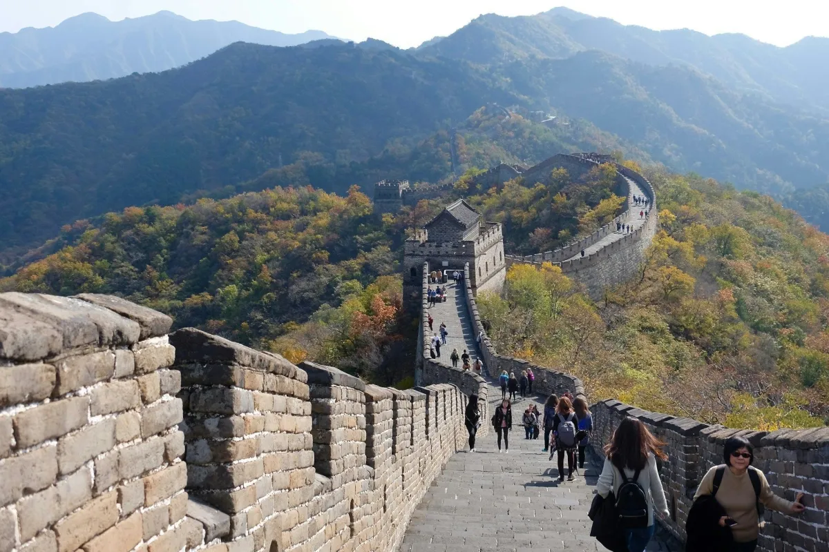 isencao-de-visto-ate-2026-impulsiona-viagem-de-brasileiros-a-china